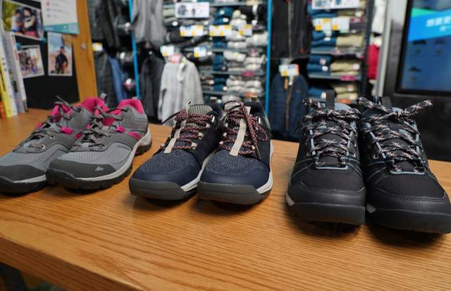 新手還是去迪卡儂買戶外裝備,一件衣服也就幾十塊錢