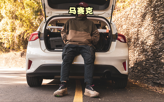 耐克Nike一鞋難求的ACG戶外機能鞋,今天就開箱給大家看