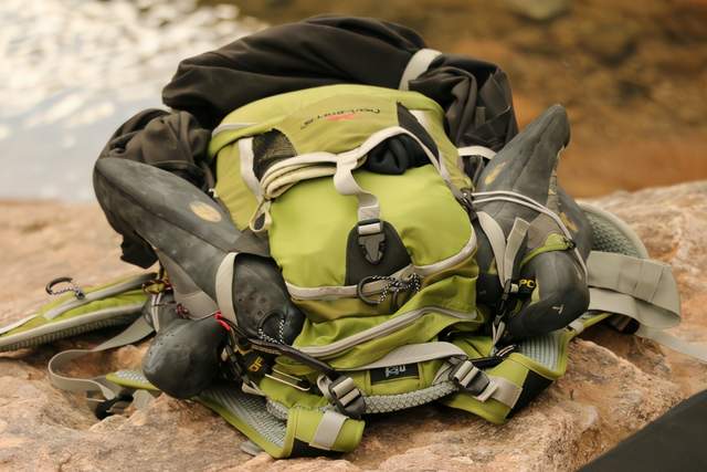 帶上這些爬山必帶的戶外用品,安全、保暖、睡得好、吃得好