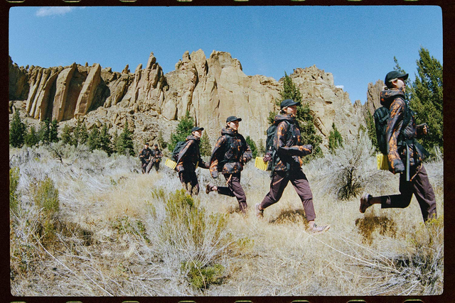 為了ACG能占據(jù)今年的冬靴市場,NIKE又推出了這款戶外鞋