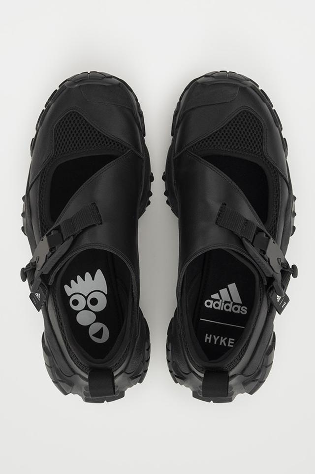 阿迪達(dá)斯adidas聯(lián)名款再現(xiàn)天足系列,科比曾穿過第一雙戰(zhàn)靴