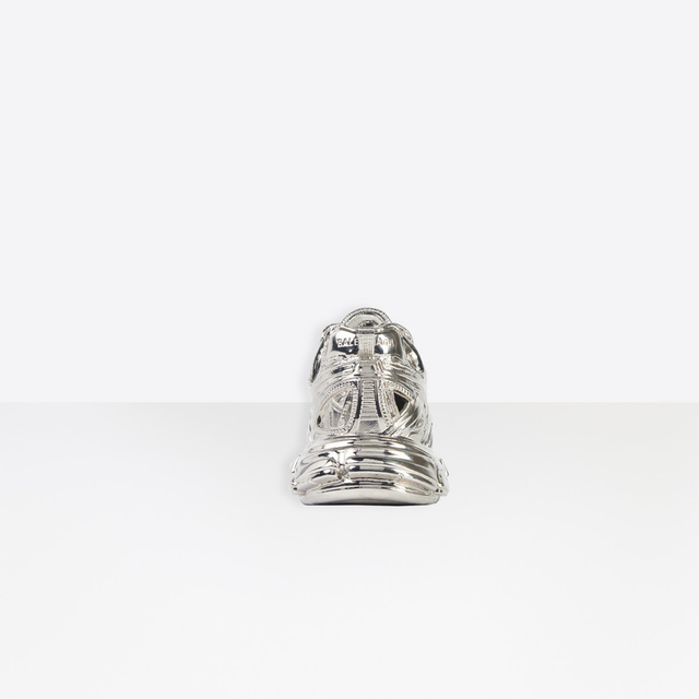 BALENCIAGA巴黎世家出了一只不能穿的運動鞋,售價38000元