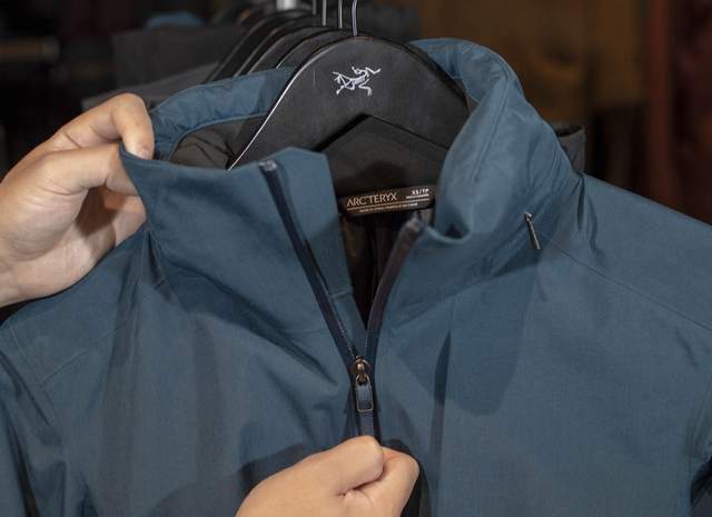 始祖鳥的裝備一直在網上看過,這家在日本的專賣店第一次進去看