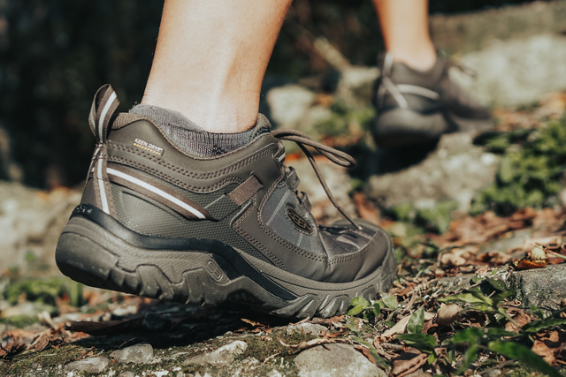 最新的一款KEEN登山鞋,驢友對科恩KEEN限量紀念款登山鞋測評