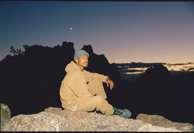 為了ACG能占據(jù)今年的冬靴市場,NIKE又推出了這款戶外鞋