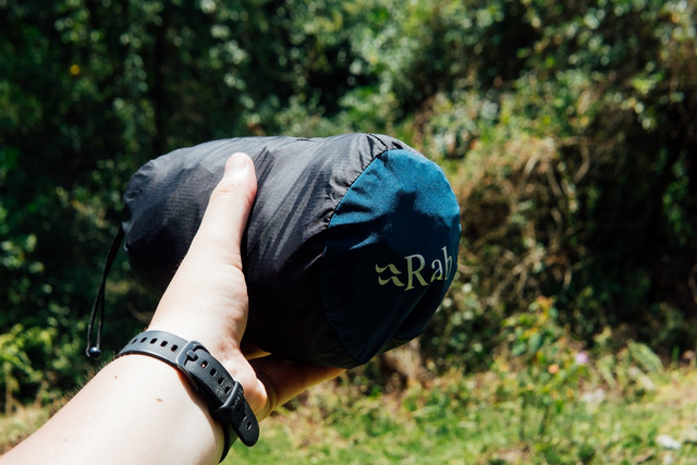 該買一款什么樣的沖鋒衣?入手英國品牌Rab防水沖鋒衣外套開箱