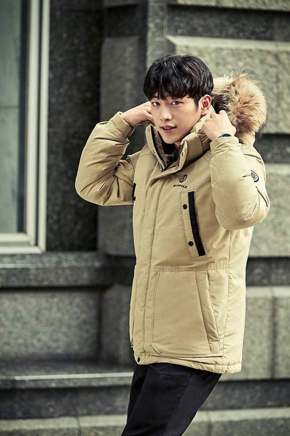 月薪一萬都買不起了,這些羽絨服均價上千甚至上萬元你買得起嗎?