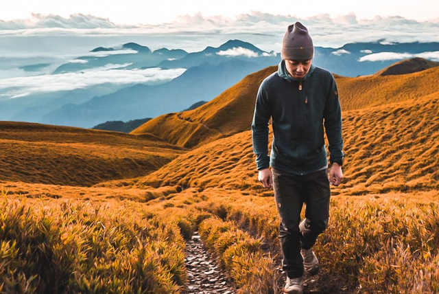 除了火遍全球那款女生愛背的雙肩包,Fjallraven北極狐的戶外褲也不錯