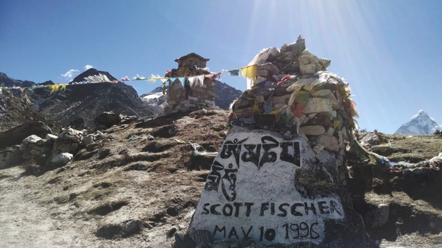 如果有人愿意給你50萬贊助你去爬珠峰,你會去嗎?