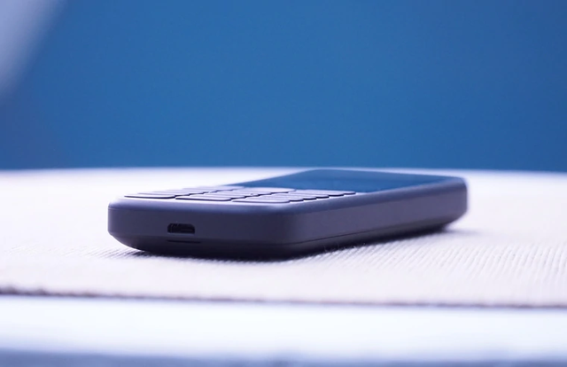 諾基亞手機開箱,2021年了還在用功能機,超長待機便宜又好用