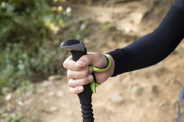 戶外登山不可缺少的第三只腳,教你如何正確使用登山杖