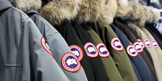 月薪一萬都買不起了,這些羽絨服均價上千甚至上萬元你買得起嗎?