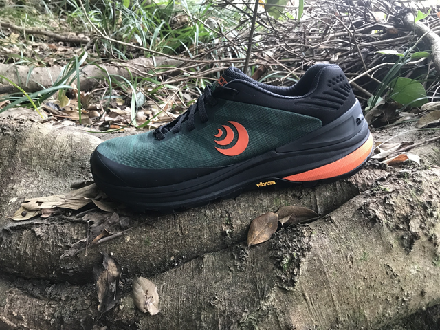 別老盯著HOKA ONE ONE厚底跑鞋,這款跑鞋才夠小眾