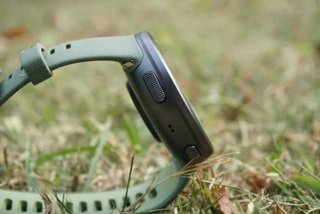 不要只知道佳明和頌拓,來看我手上的博能運動智能手表開箱