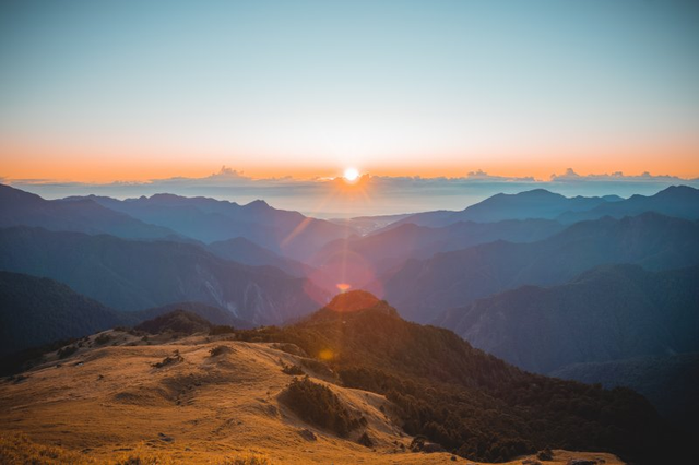除了火遍全球那款女生愛背的雙肩包,Fjallraven北極狐的戶外褲也不錯