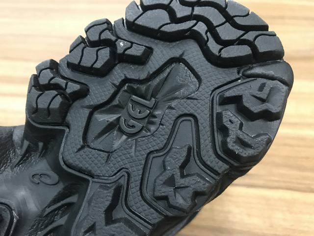 20年前的老土設(shè)計,亞瑟士重新打造,這款復(fù)古越野跑鞋再度回歸