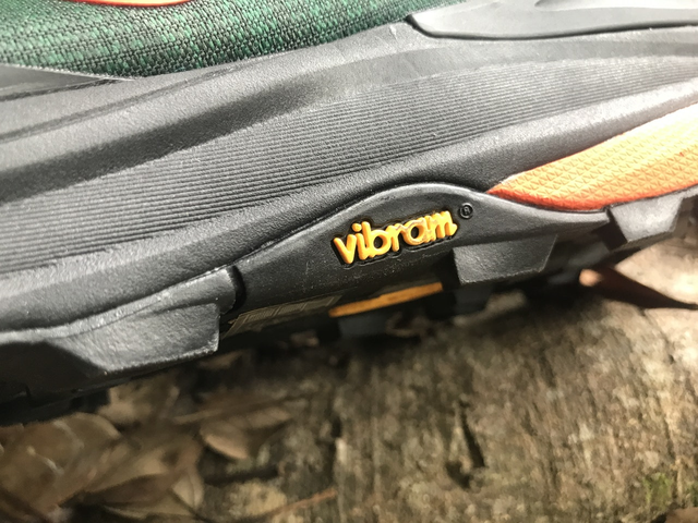 別老盯著HOKA ONE ONE厚底跑鞋,這款跑鞋才夠小眾