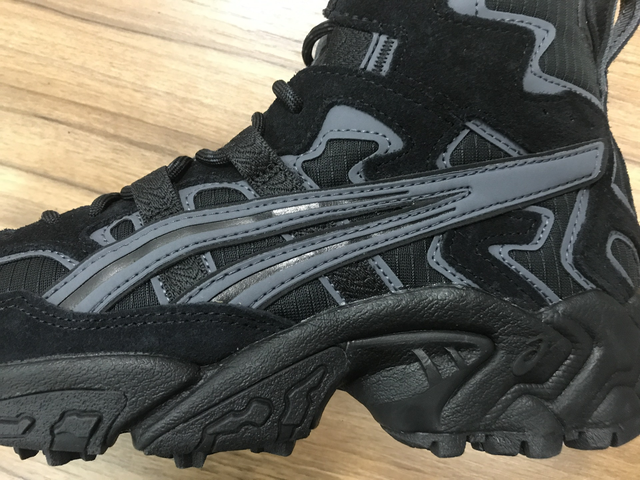 20年前的老土設(shè)計,亞瑟士重新打造,這款復(fù)古越野跑鞋再度回歸