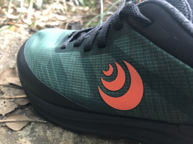 別老盯著HOKA ONE ONE厚底跑鞋,這款跑鞋才夠小眾