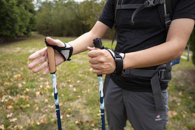 戶外登山不可缺少的第三只腳,教你如何正確使用登山杖