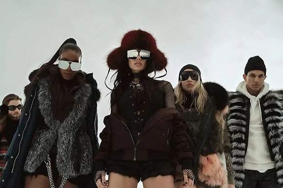 月薪一萬都買不起了,這些羽絨服均價上千甚至上萬元你買得起嗎?