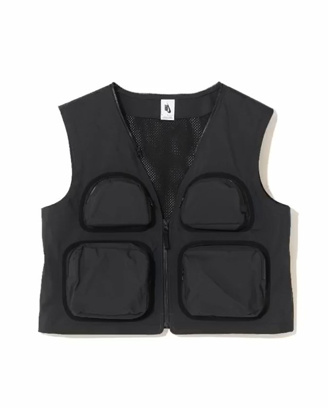 UNDERCOVER和Nike聯(lián)乘的機(jī)能服,你想不到還有十幾種穿法