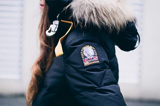 月薪一萬都買不起了,這些羽絨服均價上千甚至上萬元你買得起嗎?