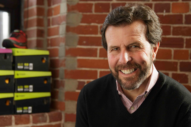 別老盯著HOKA ONE ONE厚底跑鞋,這款跑鞋才夠小眾