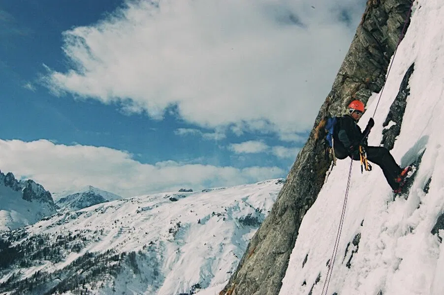 別小看任何一座山,資深驢友告訴你登山要帶哪些保命工具