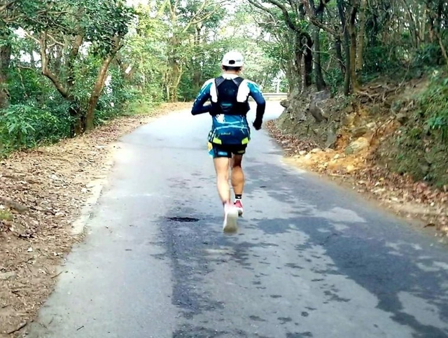 Hoka One One全新跑鞋開箱,大家能買得起的碳板跑鞋