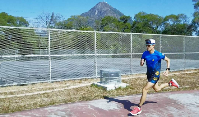 Hoka One One全新跑鞋開箱,大家能買得起的碳板跑鞋