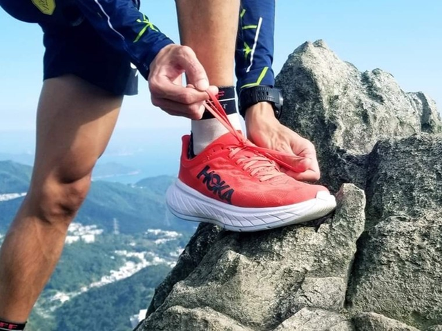 Hoka One One全新跑鞋開箱,大家能買得起的碳板跑鞋