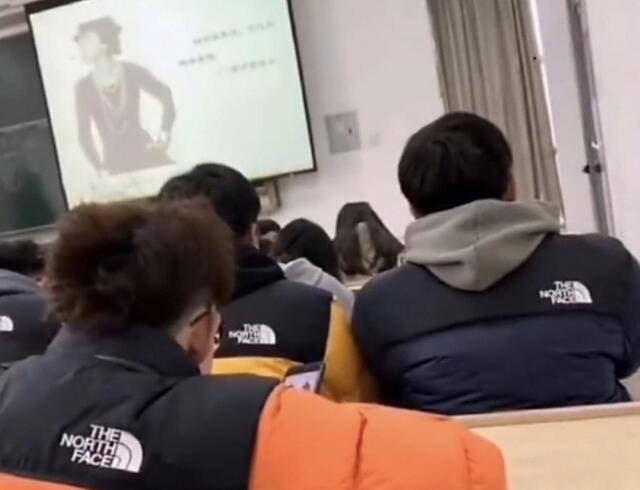 你也有一件羽絨服嗎?今年冬天滿大街都是穿The North Face北面的