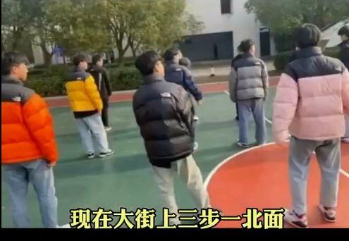 你也有一件羽絨服嗎?今年冬天滿大街都是穿The North Face北面的