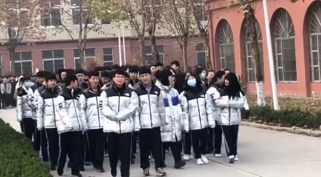 你也有一件羽絨服嗎?今年冬天滿大街都是穿The North Face北面的