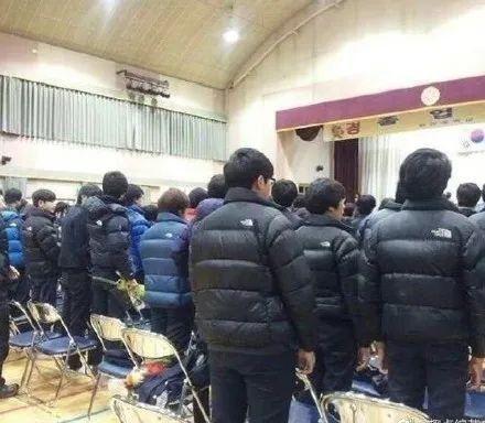 你也有一件羽絨服嗎?今年冬天滿大街都是穿The North Face北面的