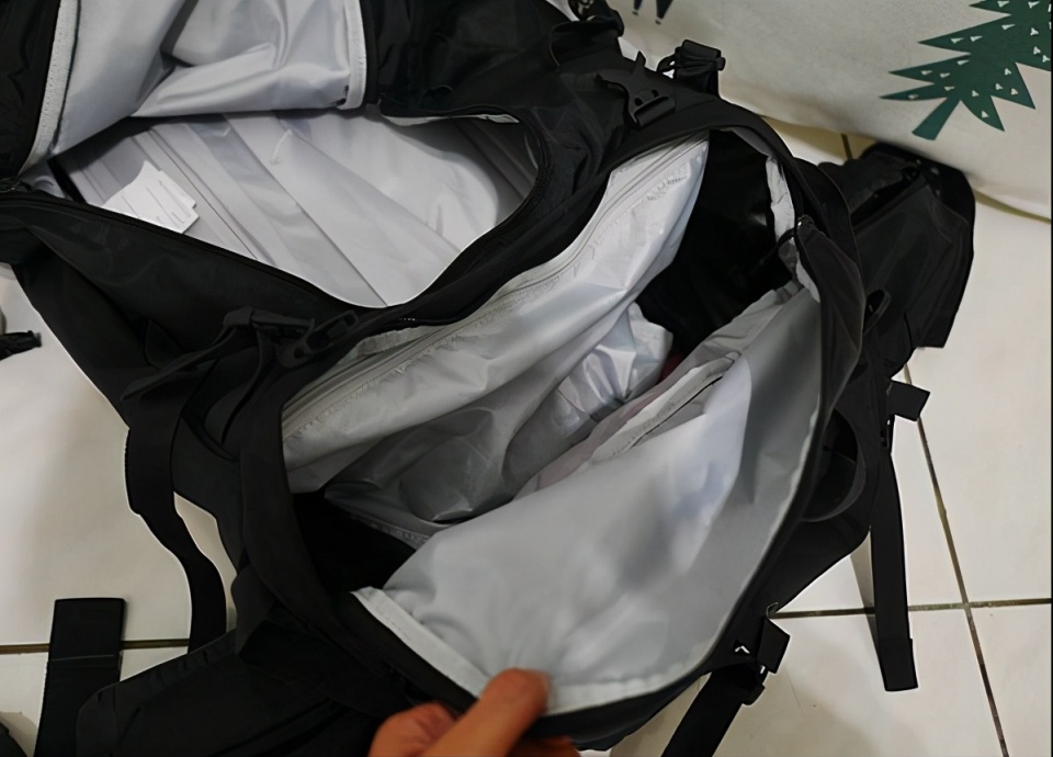 花了1000多買了個(gè)Lowe alpine登山包,有經(jīng)驗(yàn)的來看看值不值