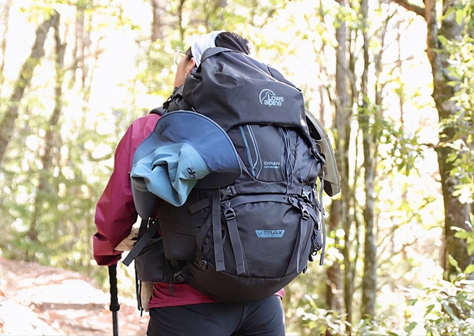 花了1000多買了個(gè)Lowe alpine登山包,有經(jīng)驗(yàn)的來看看值不值