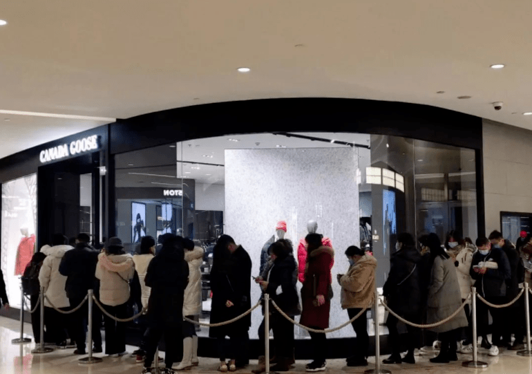 Canada Goose加拿大鵝賣斷貨,又和中國設計師出聯名款
