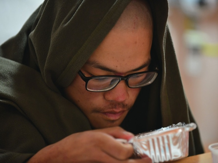 約定誰先死就吃對方肉,情侶被困珠峰47天靠求生技巧1死1獲救