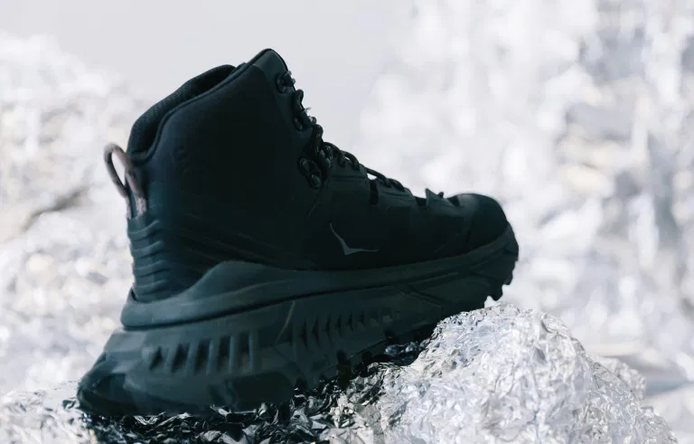 時下最火的跑鞋品牌,HOKA ONE ONE兩款鞋讓你帥氣拜年去