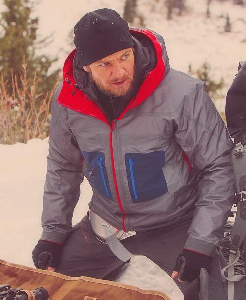 Arc'teryx始祖鳥最強沖鋒衣,諜影重重主角都穿的頂級戶外品牌