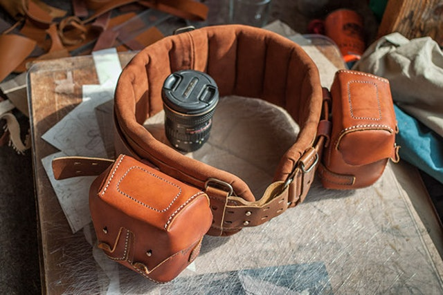 俄羅斯人一針一線打造出價(jià)值上萬的背包,也可能是最貴的登山背包