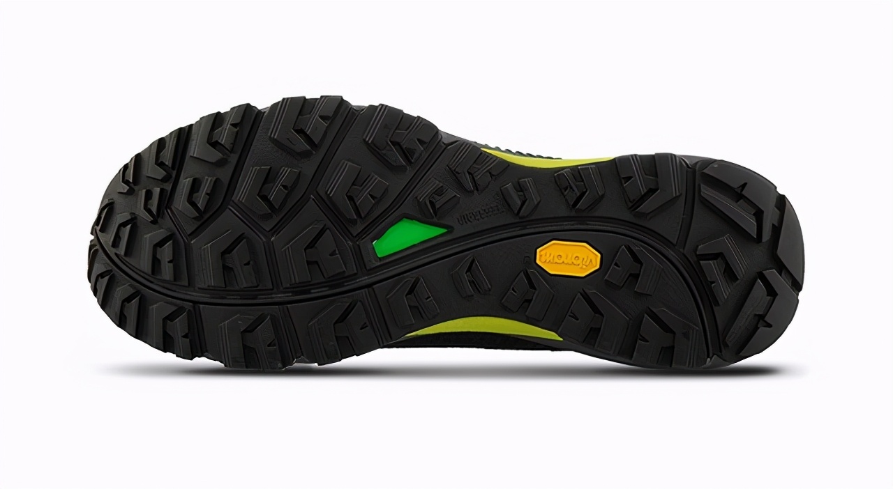 春天潮濕路滑的山路穿什么鞋,看我選的這十多款徒步鞋如何?