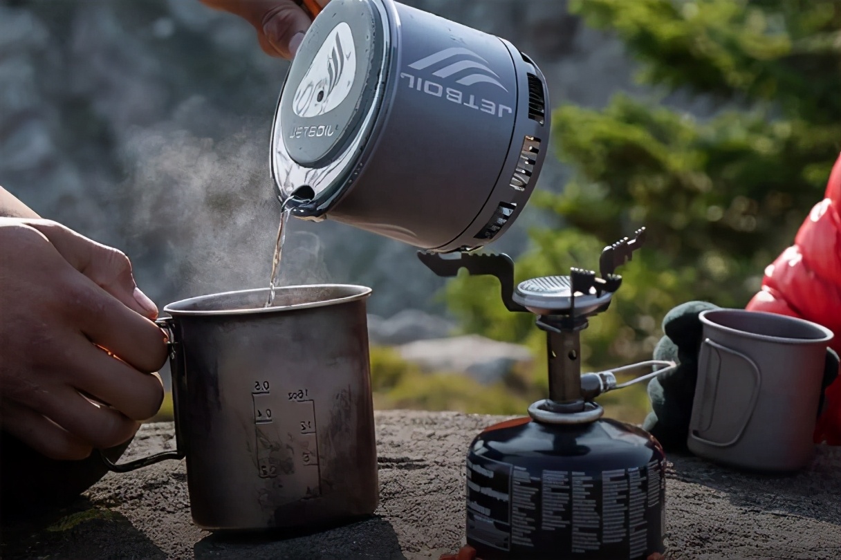 美國一家戶外公司推出的露營超輕戶外爐具，2分半鐘內燒熱開水