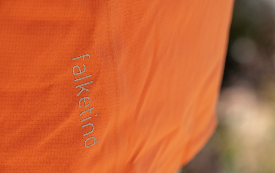 這個來自北歐的老人頭Norr?na也是頂級品牌,想買沖鋒衣的了解下