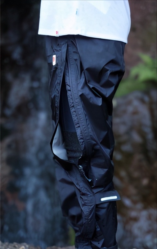 一分錢一分貨，一件比較滿意的的北極狐Fj?llr?ven防水沖鋒褲實測體驗