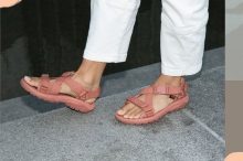 推薦這些運動涼鞋品牌，TEVA、KEEN、CHACO好穿還顯高