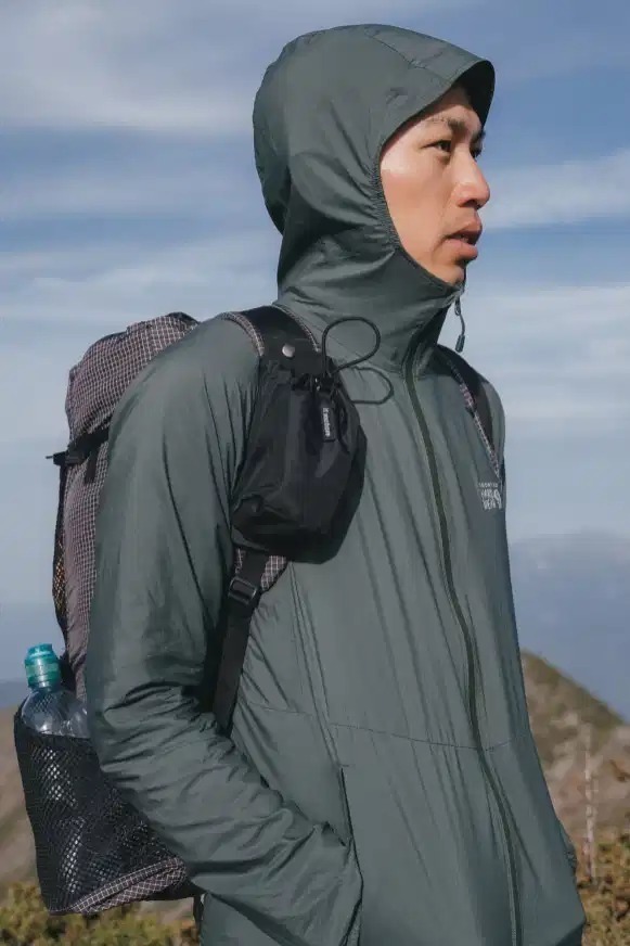 這款衣服是軟殼又是風(fēng)衣,一件遠比你想象的功能更強大的Mountain Hardwear山浩外套
