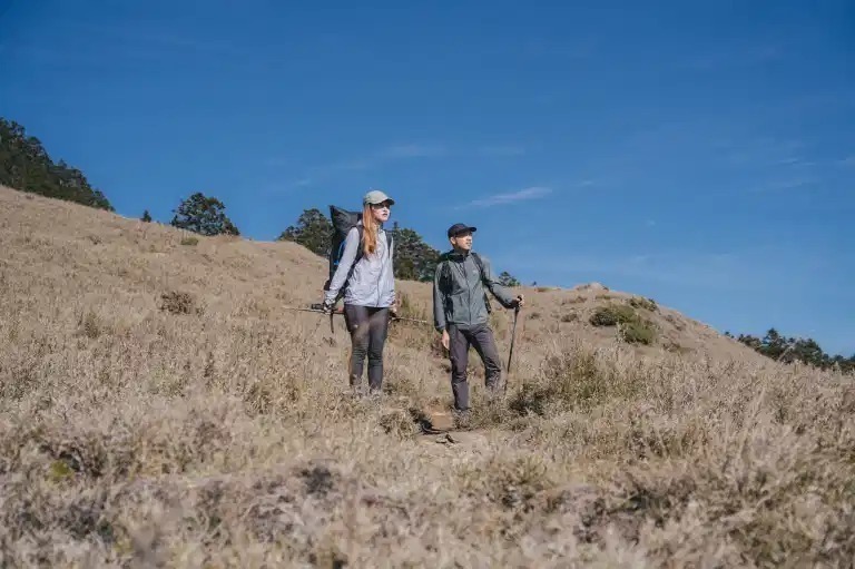 這款衣服是軟殼又是風(fēng)衣,一件遠比你想象的功能更強大的Mountain Hardwear山浩外套